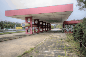 Checkpoint Dreilinden mit stillgelegter Tankstelle