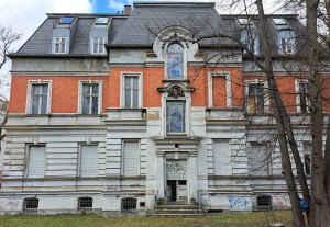 r�ckseitige Fassade der Botschaftsvilla Sambia im April 2026