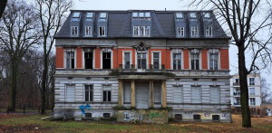 Villa vor Schnholz