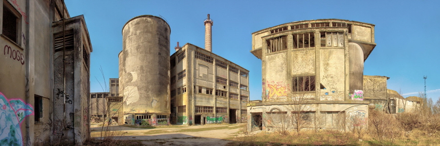 Silos, Hallen, Gebude ohne Fensterscheiben