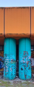 Architekturelement: Doppelsule: Diesterweg-Gymnasium in Berlin-Mitte