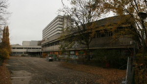 Zufahrt fr Anlieferer: Haus der Statistik
