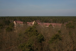 Heilsttten Beelitz: Blick vom Baumkronenpfad auf die Chirurgie