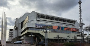 Rechts neben dem ICC der Funkturm auf der Berliner Messe
