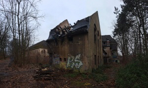 Lost Place Weissensee: Eingestrzter Dachstuhl