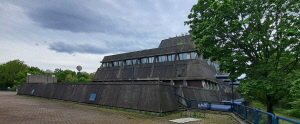 Blick von der Krahmerstr. in Lichterfelde auf den Musebunker.