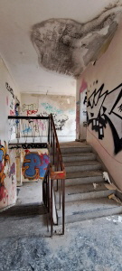 Lost Place Treppenhaus Personalwohnheim
