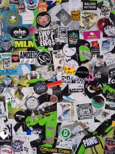 T�r mit Aufklebern