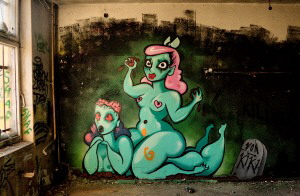 2 females Graffiti