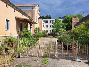 Hofseite des FDGB-Heimes Götzer Berge an der Havel Hofseite des FDGB-Heimes Götzer Berge an der Havel
