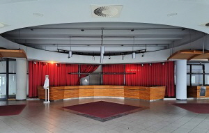 Foyer Cinestar-Kino in Alt-Treptow an der Elsenstr. im Osten Berlins Foyer Cinestar-Kino in Alt-Treptow an der Elsenstr. im Osten Berlins